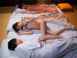 "Cô gái JK dễ thương" hét lên và vừa dâm đãng vừa quyến rũ...- Diễn viên chính Cola