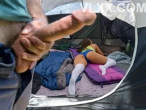 Đã ai làm gì đâu, mới móc bằng 1 ngón em đã bắn nước ướt cả tay