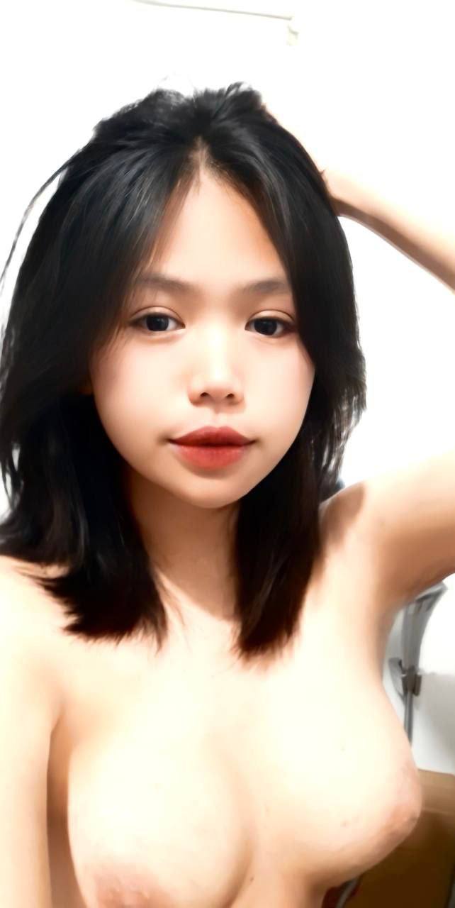 Má kế địt với cậu con trai bất chấp đang học với cô gia sư