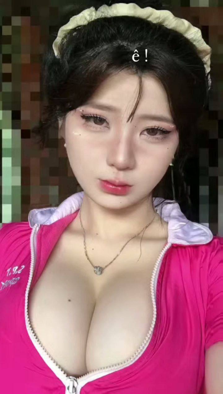 Địt tê hai mép lồn em tây mông to dáng ngon cực xinh